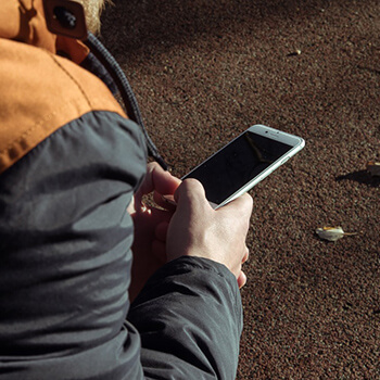 Porównanie kosztów: outsourcing środowiskowy vs. zatrudnienie wewnętrznego zespołu